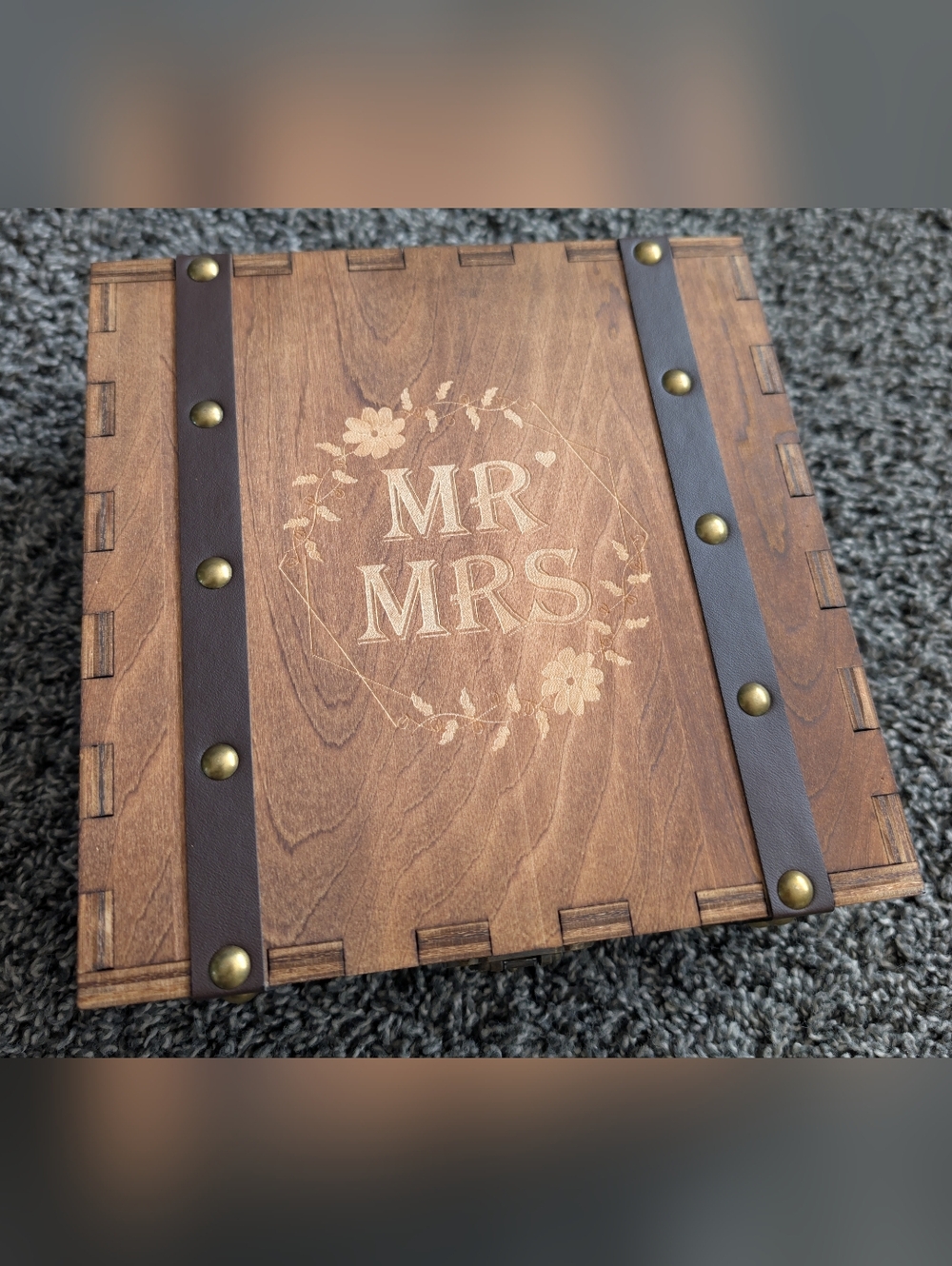 Wooden 'MR & MRS' Engraved Keepsake Box